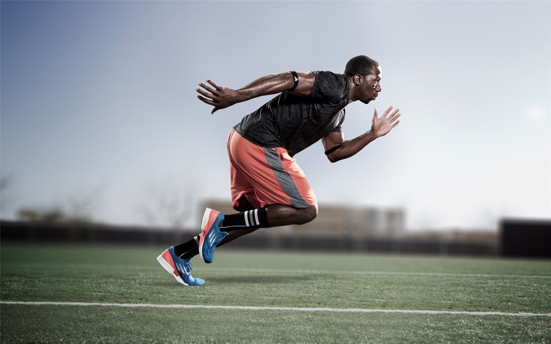 姆巴佩在湖人比赛中最后时刻胜出，领先优势明显引发热议！比赛高潮迭起