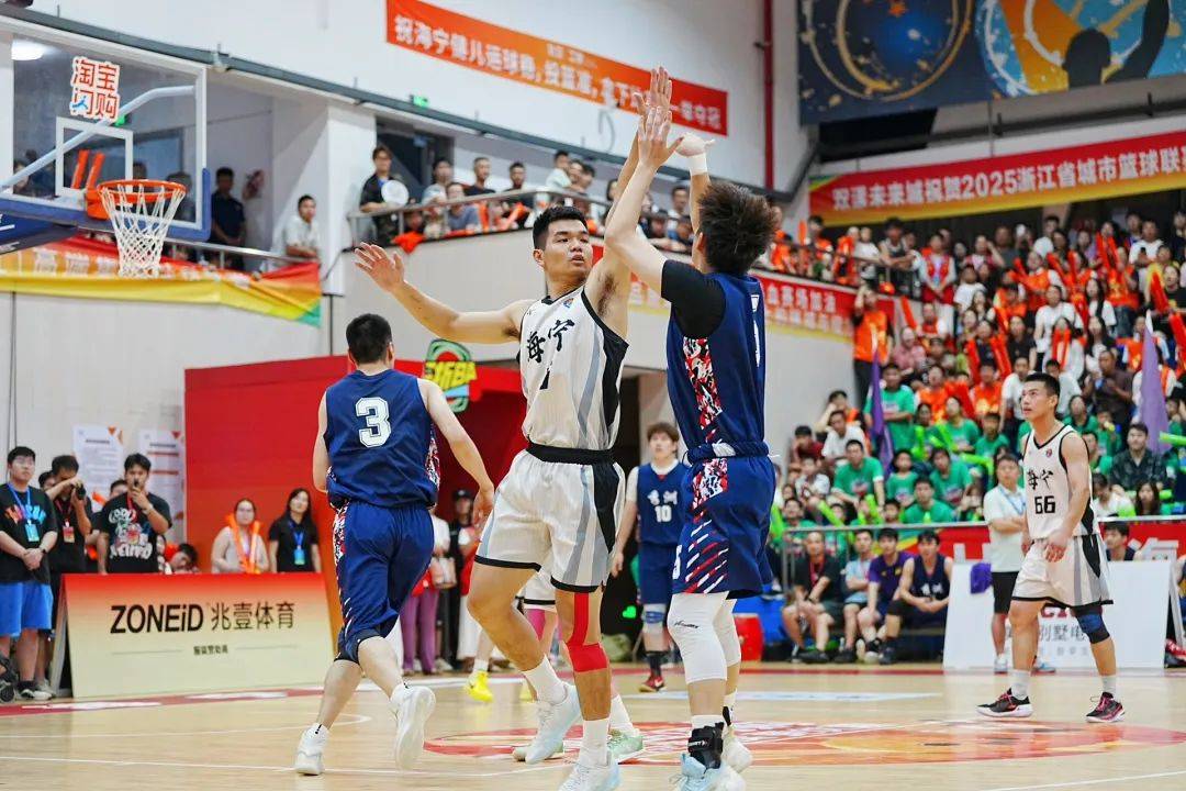 自行车赛场再起风云：岭东赤兔队险胜岭东火箭队，赛场气氛火爆防守强度拉满(逸剑风云决白唯一不死条件)