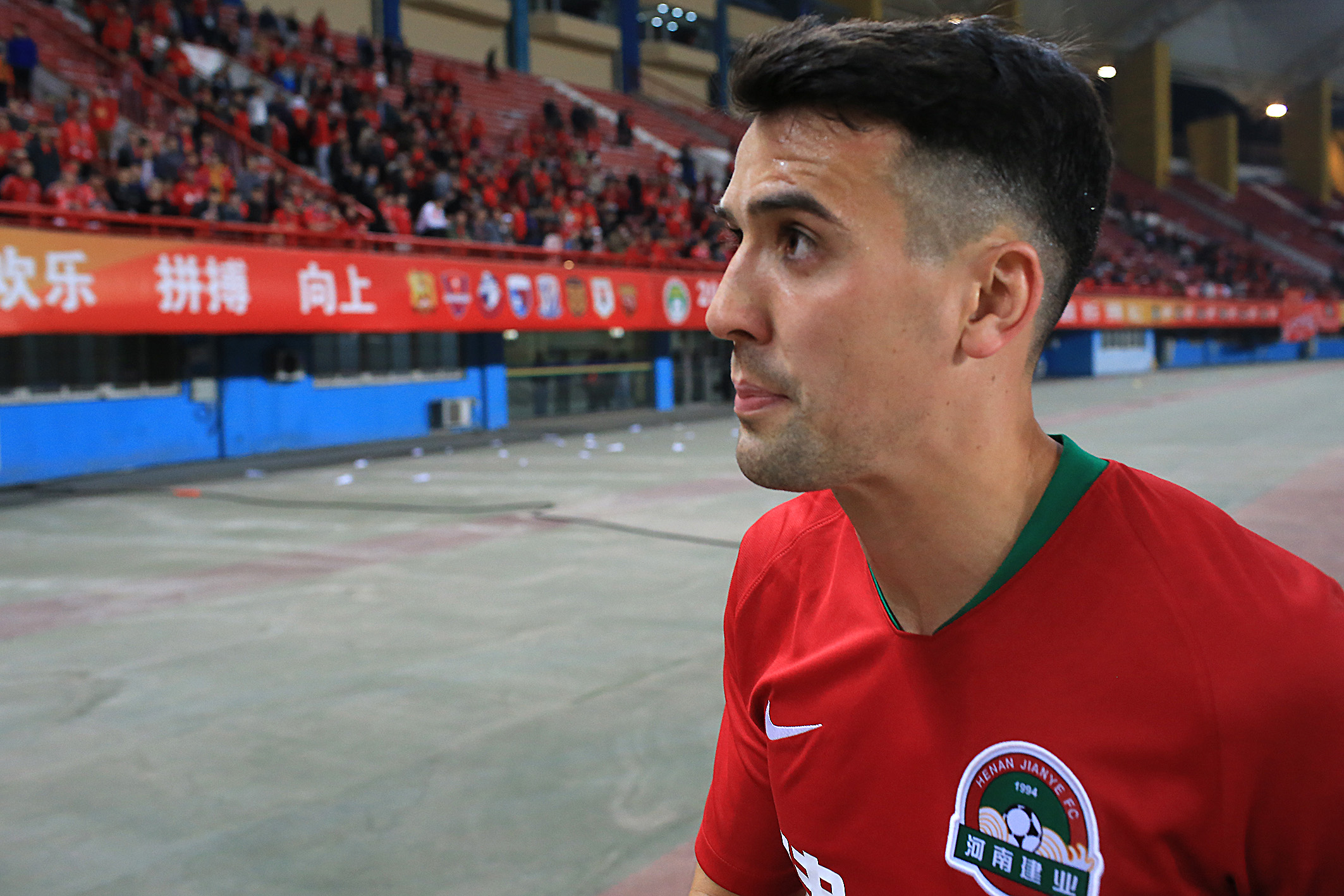 关于排球赛场再起风云：皖江赤兔队读秒绝平蓬莱火箭队，新援首秀制胜重拾自信的夜晚的信息