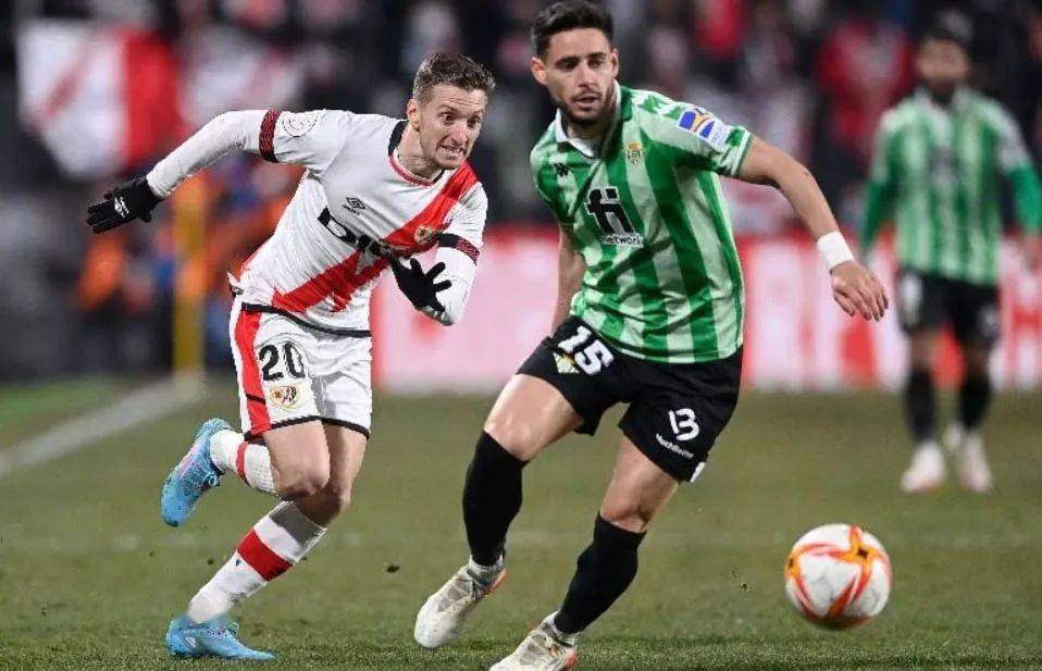 足总杯赛程吃紧，塞维利亚加时末段战术微调，管理层满意，球队文化被再次提及的简单介绍