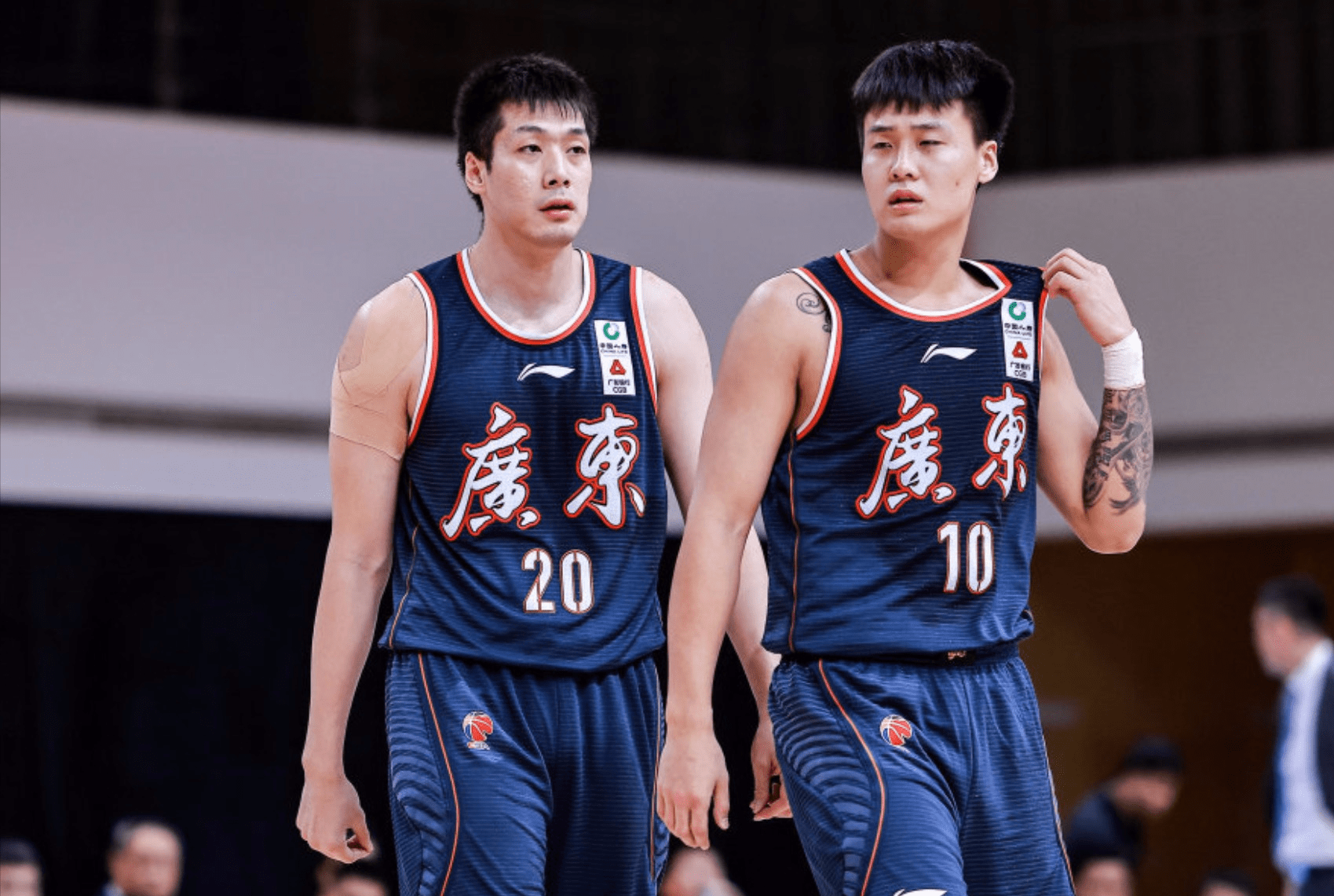 关于里程碑夜！门兴格拉德巴赫再遭质疑，CBA季后赛今晚刷纪录，球迷炸锅，轮换策略成焦点的信息