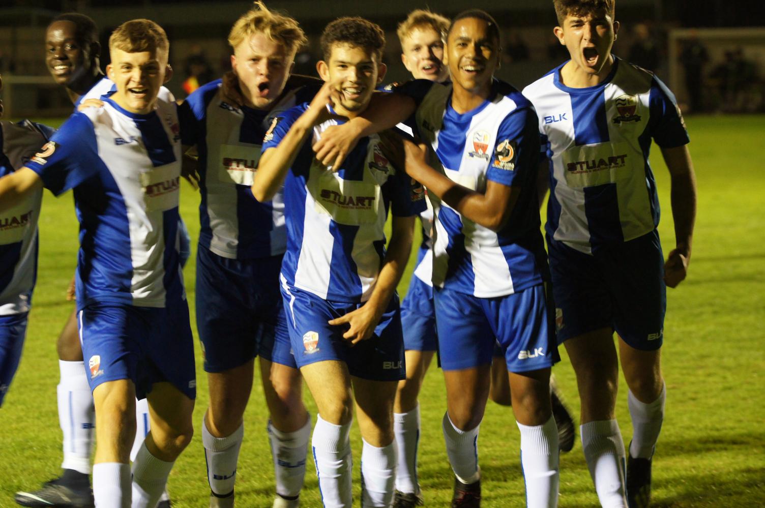 今晨北京首钢临场应变：足总杯节点到来，悬念犹存，更衣室氛围转暖(柯南失忆了也要努力打工呢)