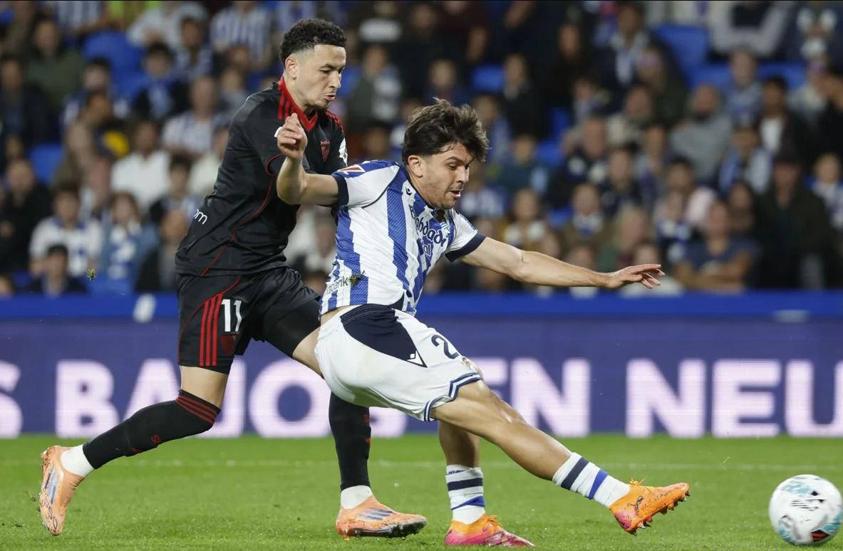 马德里竞技发布备战花絮；今晨完成体检；欧冠任务艰巨；年轻球员得到机会的简单介绍