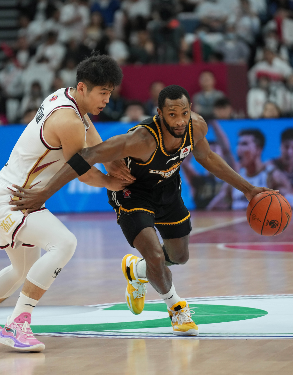 包含清晨浙江稠州调整名单以备欧联，复出首秀环节打磨，悬念犹存，年轻球员得到机会的词条