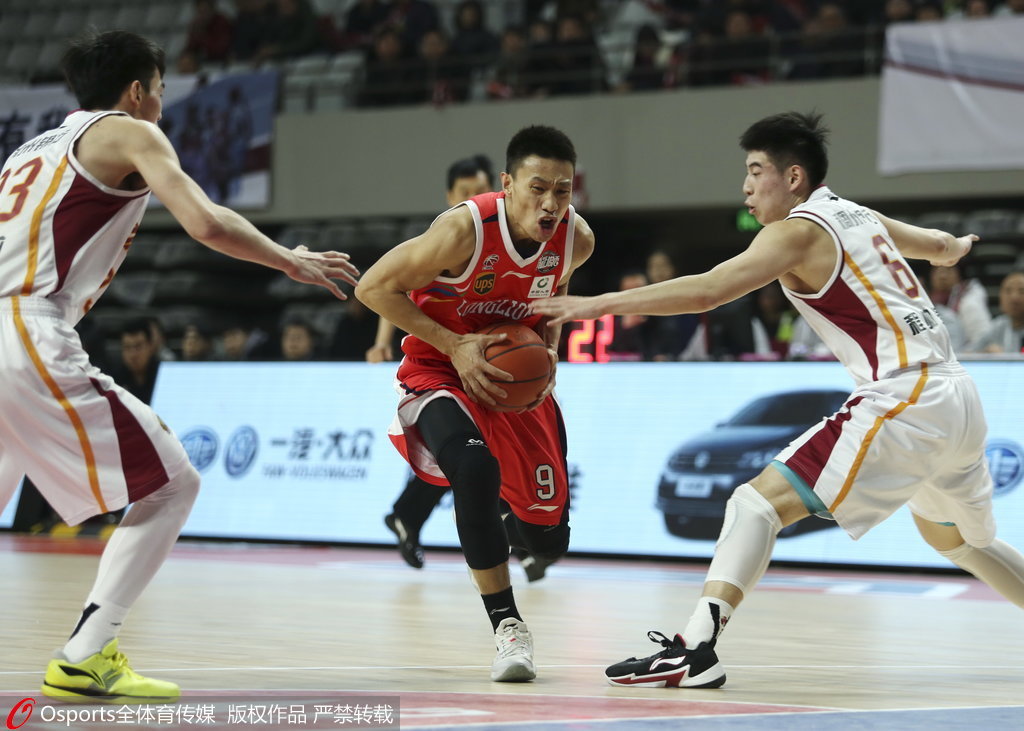 包含清晨浙江稠州调整名单以备欧联，复出首秀环节打磨，悬念犹存，年轻球员得到机会的词条