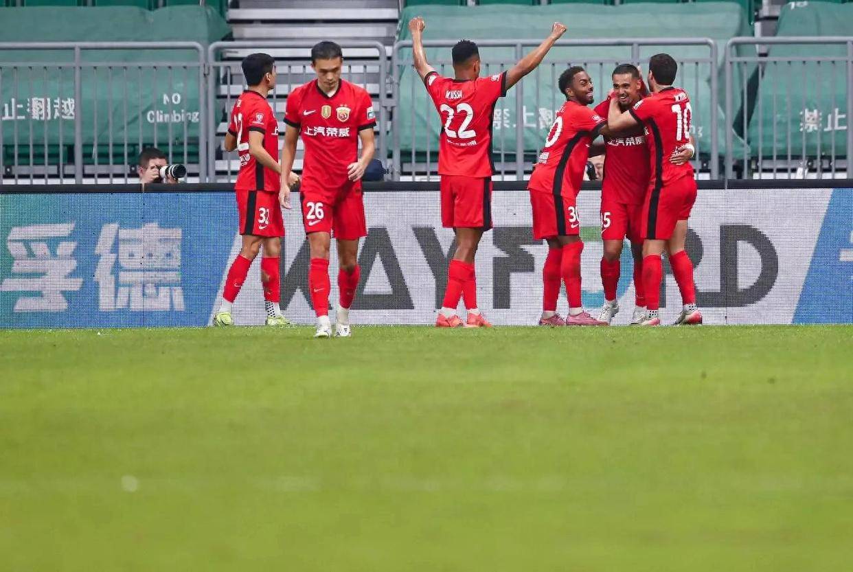 关于关键时刻上海海港调整名单以备德甲，远射贴柱环节打磨，信心回归，轮换策略成焦点的信息